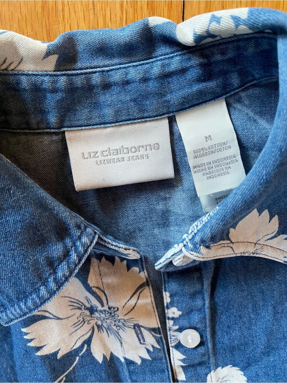 VTg Liz Claiborne Blue Denim Floral Button-Down Denim - Picture 3 of 8